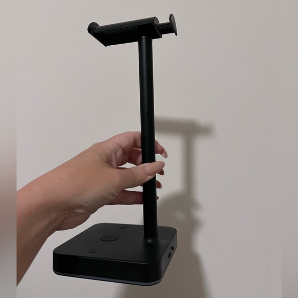 Xbox Headphone Holder & Charger - Picture 4 of 5